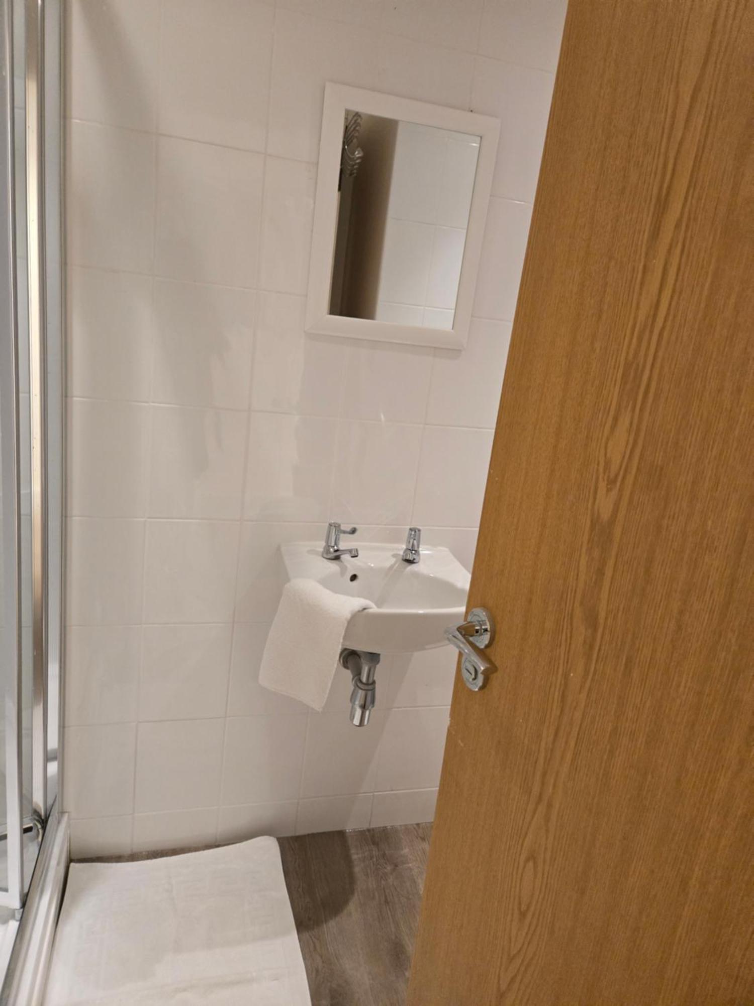 The Cosy Pod Studio - Short Stay In Salford Σάλφορντ Εξωτερικό φωτογραφία